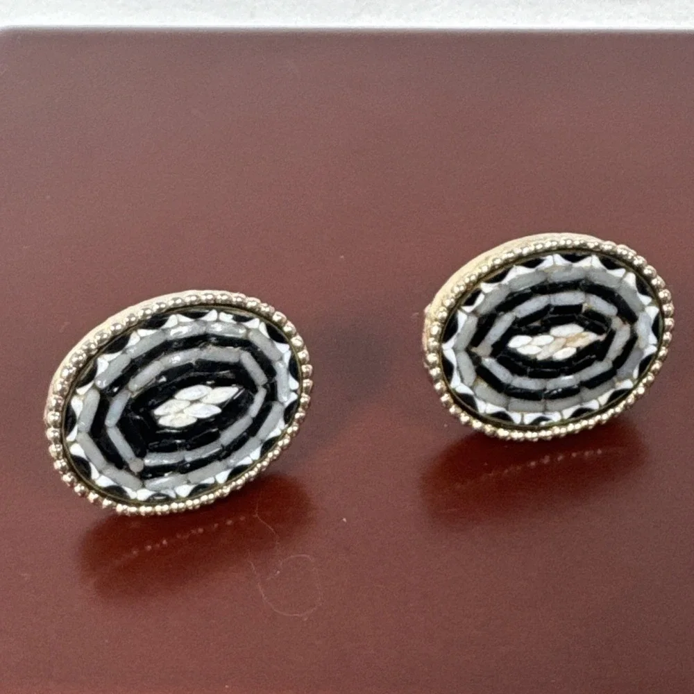Vintage Gold Tone Micro Mosaic Oval Cufflinks White Black And Gray